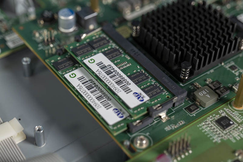Edgecore AS7712-32X: 32x 100GbE ホワイト ボックス スイッチ
