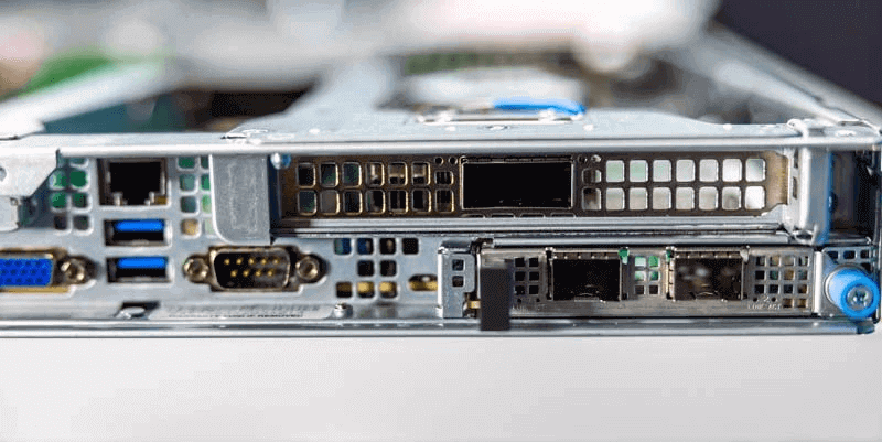 Supermicro SYS 111C NR con adaptador NVIDIA ConnectX 7 de 400 Gbps 4