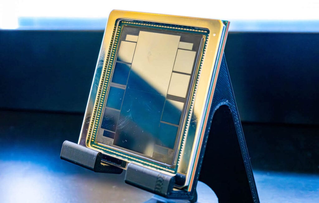 AMD-Instinct-MI350-Package-Angle