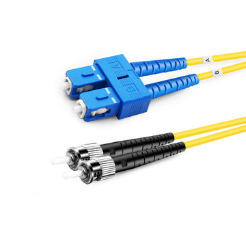 Cable de fibra óptica SC UPC a ST UPC PVC (OFNR) dúplex OS10 monomodo de 33 m (2 pies)